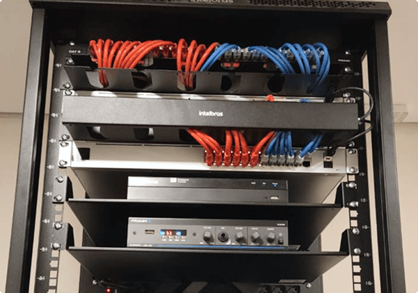 Rack e cabeamento profissional