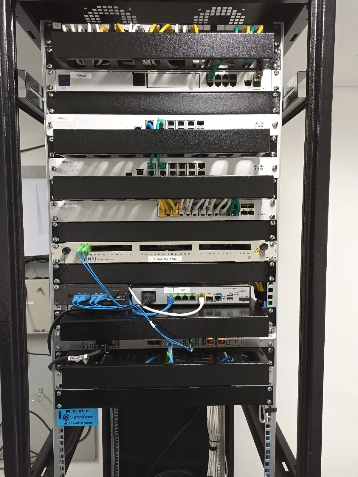 Equipe System Frame em infraestrutura e instalação