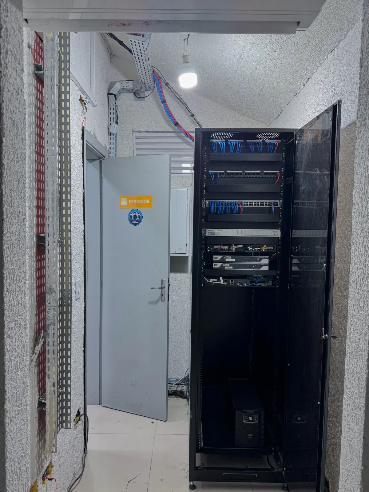 Equipe System Frame em infraestrutura e instalação