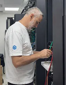 Equipe System Frame em infraestrutura e instalação